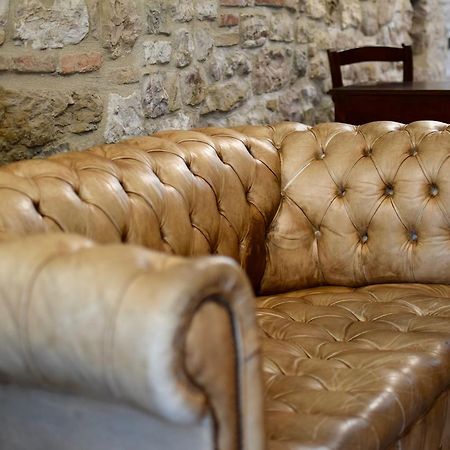 Residenza Le Logge Panzió Gubbio Kültér fotó