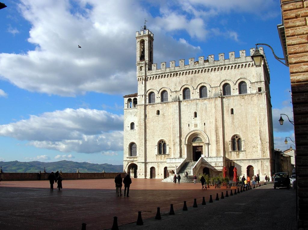 Residenza Le Logge Panzió Gubbio Kültér fotó