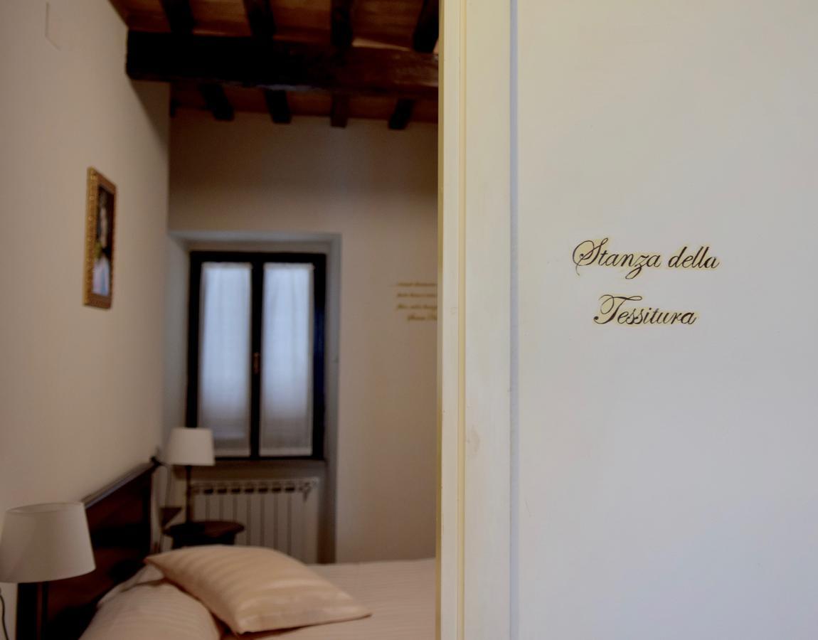 Residenza Le Logge Panzió Gubbio Kültér fotó