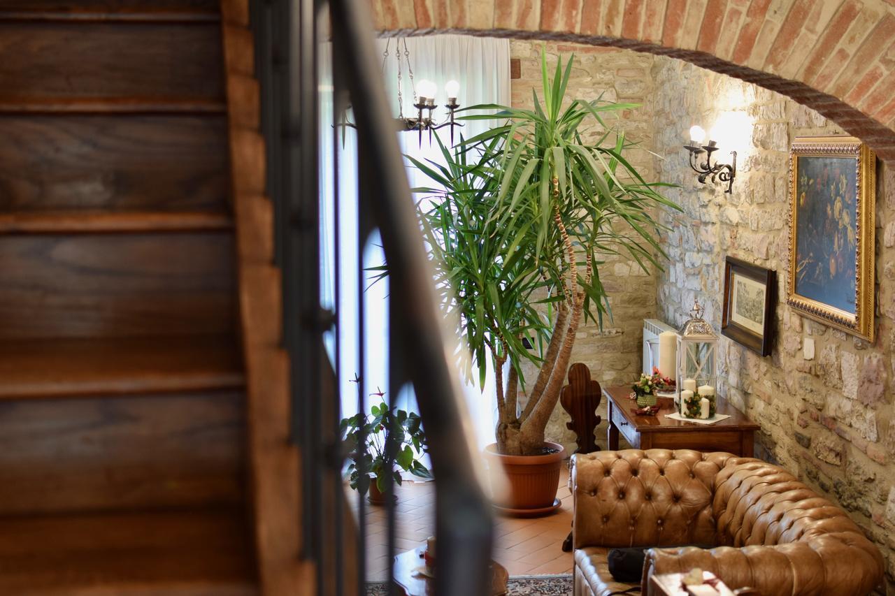 Residenza Le Logge Panzió Gubbio Kültér fotó