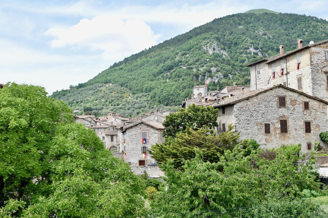 Residenza Le Logge Panzió Gubbio Kültér fotó